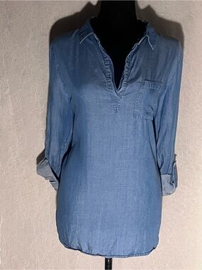 Lumiere Chambray V-Neck blouse